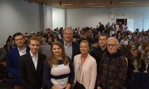 Moderatoren und Landtagskandidaten in der Aula des THG. Fotos: THG