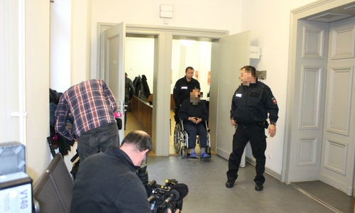 Foto nach dem ersten Verhandlungstag mit dem Täter Siegfried C. Foto: Anke Donner