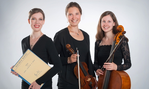 Vl. Anna-Victoria Baltrusch (Klavier), Eva Maria Preinfalk (Violine) und Charlotte Foltz (Violoncello) musizieren Werke von Beethoven, Debussy und Schostakowitsch. Foto: Stadt Wolfsburg