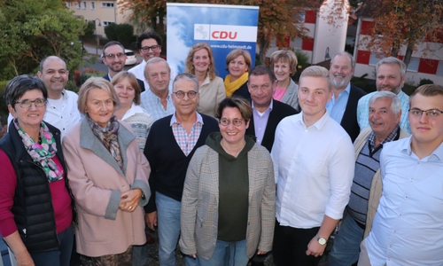 Neugewählter Kreisvorstand in der Helmstedter CDU-Geschäftsstelle (v.l.n.r. Dorothea Dannehl, Bassam Matar, Dorothea Bertling, Alexander Jordan, Diana Siedentopf, Ronald Matar, Falk Gerecke, Wolfgang Fischer, Elisabeth Heister-Neumann, Britta Michel, Kerstin Jäger, Norbert Dinter, Karin Wendt, Jason Graebert, Christian Schmidt, Hans-Joachim Rehkuh, Christoph Weihe, Maximilian Ganselweit. Foto: CDU