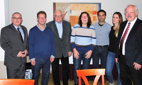 Der Vorstand des Ehemaligenverbandes mit (v. l. n. r.): Andreas Meißler (Kassenwart), Dirk Lohse (Schriftführer), Klaus Hantelmann (Kassenprüfer), Gabriela Aßmann (2. Vorsitzende), Dr. Dirk Hahn (Verbindungslehrer), Vanessa Reupke (Beisitzerin) und Dr. Peter Smolka (1. Vorsitzender). Foto: Andreas Meißler