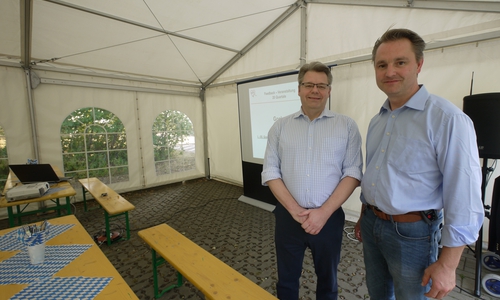 Sie informierten in der Asklepios Harzklinik Goslar auf der Fortbildungsveranstaltung über die Herzinfarktversorgung im Landkreis: Harzkliniken-Chefarzt PD Dr. med. Thomas Wittlinger (links im Bild) und Dr. med. Tobias Steffen, Ärztlicher Leiter des Rettungsdienstes, Landkreis Goslar. Foto: Asklepios Harzkliniken