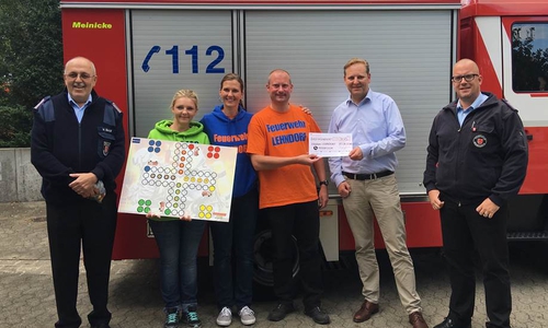 Wilfried Baar (Ortsbrandmeister), Monika Kapitza, Nicole Gazow (Betreuerinnen), Tjade Knappe (Leiter der Kinderfeuerwehr), Marc Schneider (Öffentliche), Oliver Schlimme (Stellvertretender Ortsbrandmeister) stellten die Arbeit der Feuerwehr vor. Foto: Feuerwehr Braunschweig