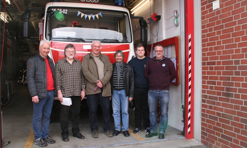 Die Grünen zu Gast im Feuerwehrgerätehaus Schandelah:  Bernhard Brockmann, Jochen Fuder, Ortsbrandmeiste Frank Denecke, Diethelm Krause-Hotopp, Matthis Denecke und Frank Herbst. Foto: privat