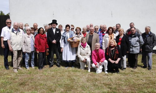 Das Reiseteam Angelika Fietzke-Hollbach und Günter Bengelsdorf vom Ortsverband Südstadt-Lindenberg-Elmaussicht veranstalteten wie jedes Jahr eine vier tägige Himmelfahrtsreise. Foto: Siegfried Nickel