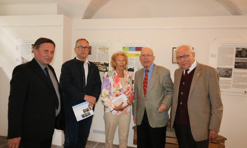 Im Bild die Vertreter  der BSL und Blankenburgs Hartmut Wegner, Andreas Flügel,  Christa Grimme, Harald Schraepler und Dieter  Lorenz bei der  Ausstellungseröffnung. Foto: privat