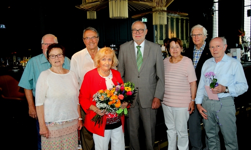 Aus Bockhorn kam Rainer Hajek,(Landesvorsitzender SU-Niedersachsen)
Aus Wolfsburg, Erika Koegel, (Bundesvorstand Senioren Union)
Aus Wolfsburg, Günter Odenbreit, (Vors. SU WOB)
Aus Salzgitter, Hans Verstegen, (Vors. SU-SZ)
Aus Wolfenbüttel,Ursula Hertzer, (stellvertr. Vors. SU-WF)

Foto: Siegfried Nickel