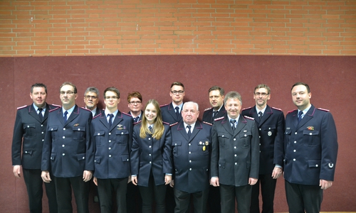 Stellv. Ortsbrandmeister Marco Harneit, Martin Schröter, Albert Jansch, Leif Berkefeld, Tatjana Pöhlmann, Alicia Taube, Malte Berkefeld, Klaus Kronenberg, Rüdiger Herrmann, Andreas Huwald, Gemeindebrandmeister Christian Harbich, Ortsbrandmeister Patrik Franke. Foto: Feuerwehr Sehlde