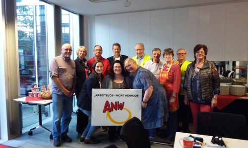 Die Mitglieder des IG Metall Arbeitskreises „Arbeitslos Nicht Wehrlos“ organisieren zwei Mal im Jahr das Erwerbslosenfrühstück, die meisten arbeiten ehrenamtlich. Foto: IG Metall