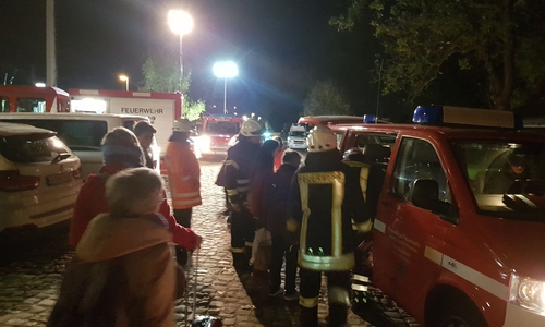 Zirka 350 Fahrgäste mussten am Bahnhof Meinersen aus einem ICE evakuiert werden. Foto: Schaffhauser, Feuerwehrpressesprecher Gifhorn