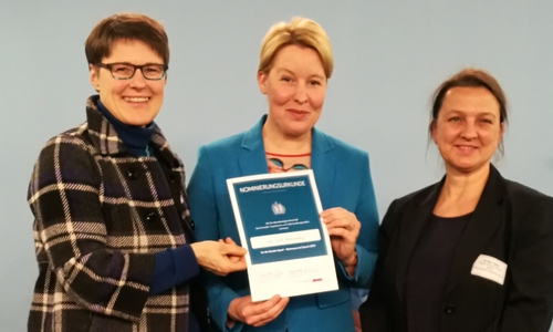 Marion Lenz, Gleichstellungsbeauftragte Stadt Braunschweig , Dr. Franziska Giffey, Bundesministerin für Familie, Senioren, Frauen und Jugend und Ulrike Adam, stellvertretende Gleichstellungsbeauftragte der Stadt Braunschweig. Foto: Stadt Braunschweig

 