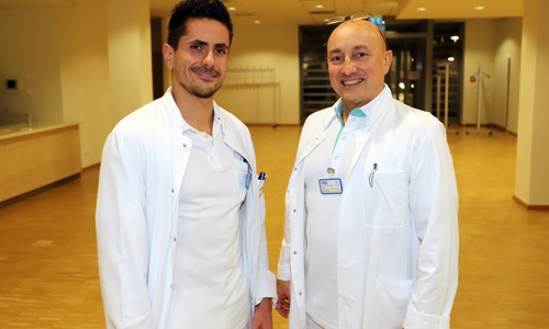 Dr. Gregor Kocowski (rechts), Leiter des Hernienzentrums, und Dr. Tilmann Dreßel informierten im Konferenzzentrum des Städtischen Klinikums zum Thema Leistenbruch. Foto: Städtisches Klinikum Wolfenbüttel