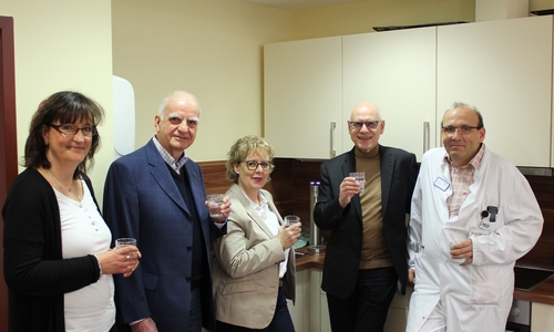 Von links: Susanne Schielke (Förderverein des Klinikums Wolfsburg e.V.), Dr. Wolfgang Denda (Förderverein des Klinikums Wolfsburg e.V.), Anne-Katrin Wulkow (Stiftungsmanagerin der NEULAND Stiftung), Herbert Haun (Geschäftsführer der Neuland Stiftung) und Peter Klesse (Ärztlicher Leiter der Geriatrie).