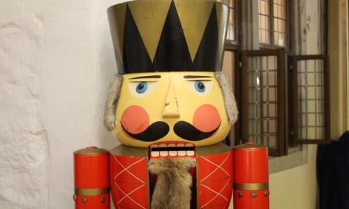 Wer kann ein schönes Räuchermännchen oder einen schönen Nussknacker für das Heimathaus Alte Mühle in Schladen verleihen? Foto: Jan Borner