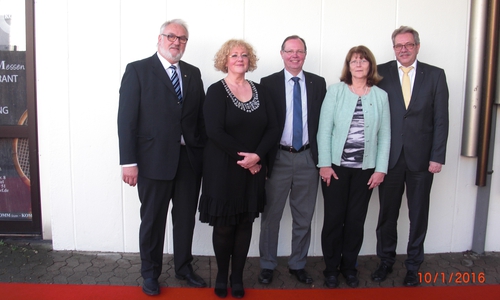 Der neue Vorstand des Kiwanis Clubs. Von links: Pastpräsident Jürgen Hunge, Präsidentin Sabine Pilottek, Jörg Hoffmann, Internetbeauftragter Karlheinz Hinterland und Schatzmeisterin Petra Hoffmann. Foto: Privat
