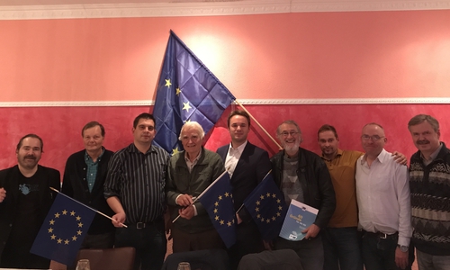 Der neu gewählte Vorstand der Europa-Union mit Beisitzern. Foto: Helge Böttcher