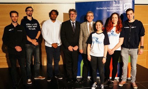 Die neuen Erstsemester der Ostfalia wurden in der Wolfenbütteler Lindenhalle von Volker Küch, Vizepräsident für Personal und Finanzen der Ostfalia, dem Bürgermeister der Stadt Wolfenbüttel, Thomas Pink, sowie von unterschiedlichen Studierendeninitiativen begrüßt. Foto: Ostfalia