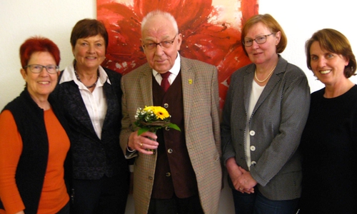 Dörthe Weddige-Degenhard, Uschi Kröll, Dieter Lorenz, Wiebke Härtel-Meyer, Beate Schwarze (v. li.). Es fehlt Gabriela Kiekenap.