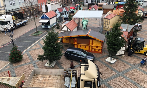 Am 27. November beginnt in Wolfenbüttel der Weihnachtsmarkt. Die Vorbereitungen laufen bereits. Foto: Marc Angerstein 