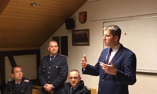 Für die Ernennung kam der Oberbürgermeister zur Feuerwehr nach Wiedelah. Foto: Freiwillige Feuerwehr Wiedelah