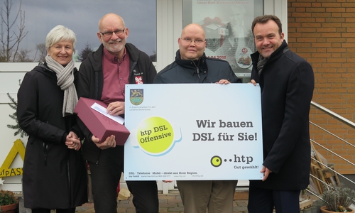 Von links: Landrätin Christiana Steinbrügge, Wilfried Jeschke, Peter Scheer (Werksleiter Breitband des Landkreises Wolfenbüttel) und htp-Geschäftsführer Thomas Heitmann. Foto: htp