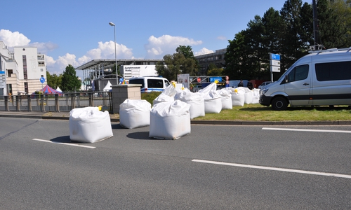 Zusätzliche Sicherheitsvorkehrungen liesen die Kosten steigen. Symbolfoto: Eva Sorembik