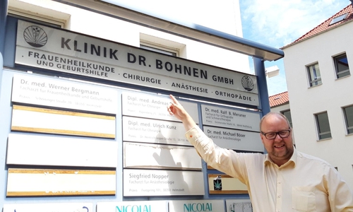Jörn Domeier freut sich über die neue Nutzung der Immobilie Klinik Dr. Bohnen. Foto: Abgeordnetenbüro Jörn Domeier, MdL