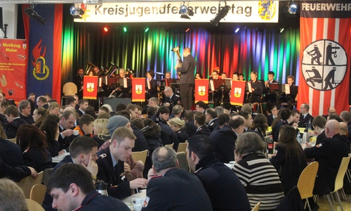 In Meine trafen sich die Jugendfeuerwehren des Kreises Gifhorn. Foto: Bernd Dukiewitz