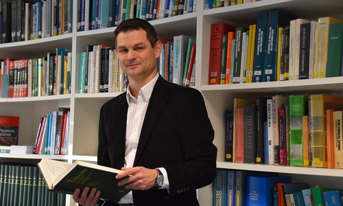 Professor Dr. Michael Pester vom Leibniz-Institut DSMZ-Deutsche Sammlung von Mikroorganismen und Zellkulturen in Braunschweig. Foto: DSMZ