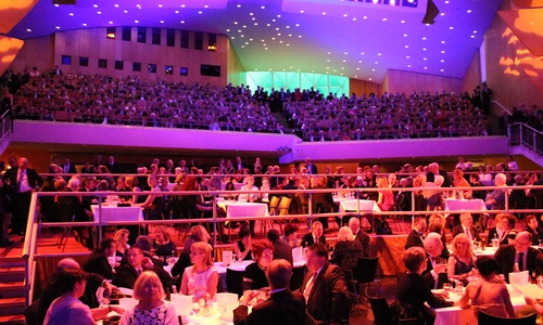 Volles Haus beim Drehbühnenball. Fotos: Bernd Dukiewitz