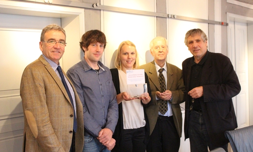 Lessingtheater übergibt Spendengelder in Höhe von 524,19 Euro an die Stolperstein-Initiative Wolfenbüttel. Von links: Bürgermeister Thomas Pink; Carsten Schrader, Öffentlichkeitsarbeit; Linda Burghardt, Serviceleitung; Adloff Kristlieb und Jürgen Kumlehn von der Stolperstein-Initiative Wolfenbüttel Foto: Max Förster