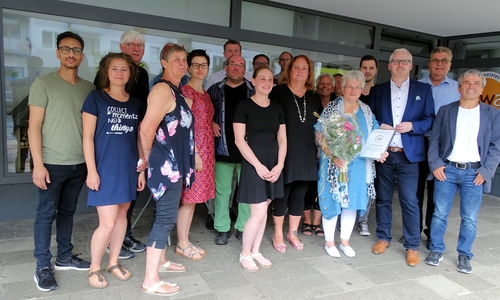 Sylja Baranowski und ihre Gratulanten vom Team der Freiwilligenagentur. Foto: Freiwilligenagentur
