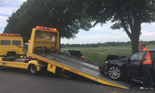 Nachdem die Strecke gesäubert wurde und die Unfallfahrzeuge abgeschleppt werden konnten, wurde die Strecke wieder freigegeben. Fotos: Antonia Henker