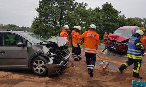 Eine Dieselspur wurde einer 41-Autofahrerin aus Müden zum Verhängnis. Fotos: Carsten Schaffhauser, Samtgemeindepressesprecher