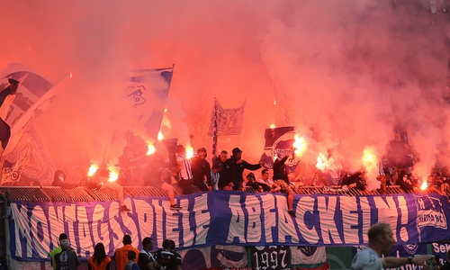 Transparent der Hertha-Fans am Montag im Eintracht-Stadion. Foto: Agentur Hübner
