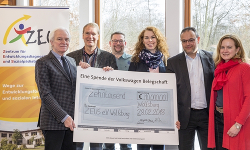 10.000-Euro-Belegschaftsspende an den ZEUS Eltern- und Freundeskreis im Klinikum Wolfsburg übergeben. Foto: Volkswagen