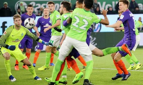 Borja Mayoral mit dem Anschluss. Trotz Dauerbelagerung musste Wiedwald nicht erneut hinter sich greifen. Fotos: Agentur Hübner