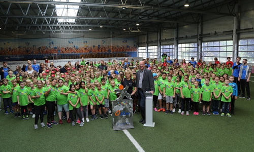 320 Kinder versammelten sich am heutigen Dienstag in Wolfsburg, um ohne Wettkampf gemeinsam Sport zu treiben. Fotos: Volksbank BraWo