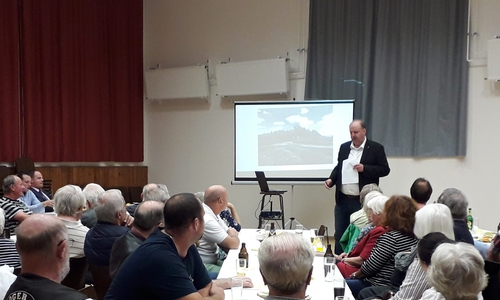 Andreas Memmert berichtete beim Bürgerabend über verschiedene Anliegen. Foto: CDU Werlaburgdorf