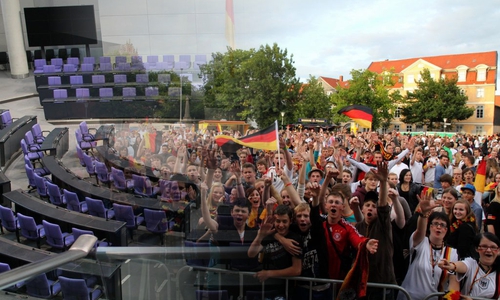 Es gibt mehr als Fußball. Symbolbild: pixabay/Anke Donner