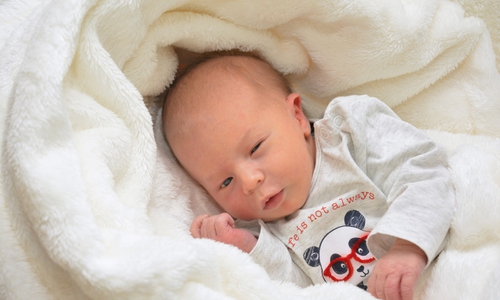 Herzlich Willkommen Justus Benedict Behrens. Foto: babysmile24.de