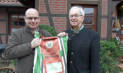 Ullrich Löhr, Vorsitzende des Landvolkes Braunschweiger Land, Bernd Becker, Vorsitzende der Jägerschaft des Landkreises Wolfenbüttel. Foto:  Jägerschaft 
 