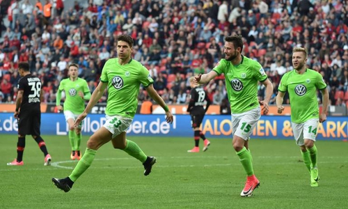 Mario Gomez, Christian Träsch und Jakub Blaszczykowski jubeln über das zwischenzeitliche 3:2. Foto: imago/Team2