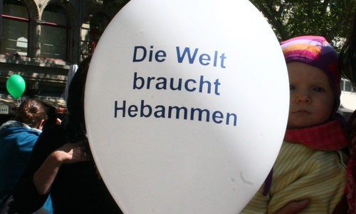 Die SPD stellt verschiedene Maßnahmen vor, die den Kontakt werdender Mütter zu Hebammen vereinfachen sollen. Symbolfoto: Anke Donner
