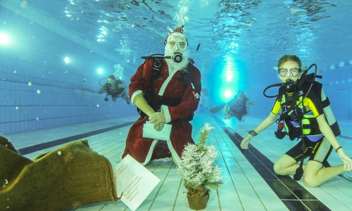 Der Weihnachtsmann schaute bei den Tauchern des WSV vorbei. Fotos: WSV