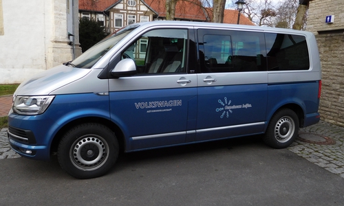 Der Landkreis Wolfenbüttel kann sich über einen neuen Multivan zur Unterstützung der Flüchtlingsarbeit freuen. Foto: Privat