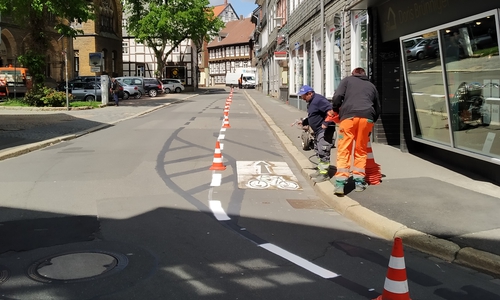 Seit Kurzem gibt es in der Marktstraße einen neuen Radschutzstreifen. Foto: Stadt Goslar