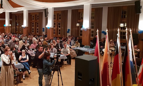 Die AfD konnte zahlreiche Gäste aus vielen teilen des Landes in Wolfsburg begrüßen. Foto: AfD