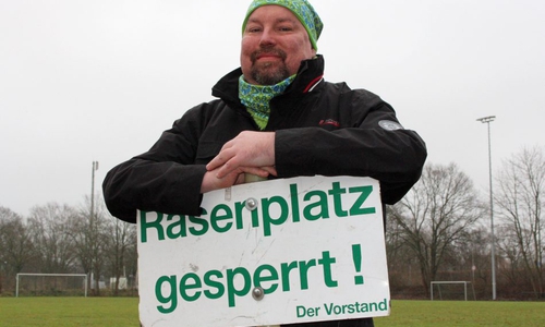 Hut ab vor diesem Mann! Ingo Mühlberg lebt sein Leben mit dem Krebs in Humor und Gelassenheit. Einen großen Wunsch hegt er aber noch Foto: Frank Vollmer