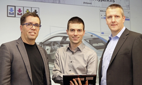 Ideengeber Sebastian Wenzel (Mitte) mit Ralf Wenzel (links), Leiter Konzeptauslegung Interieur in der Technischen Entwicklung von Volkswagen, und IT-Systembetreuer Oliver Finke. Foto: Volkswagen AG